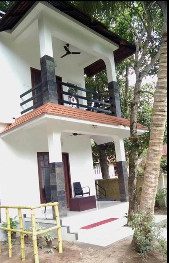Abru'S Holidays International Travelers Alappuzha Экстерьер фото