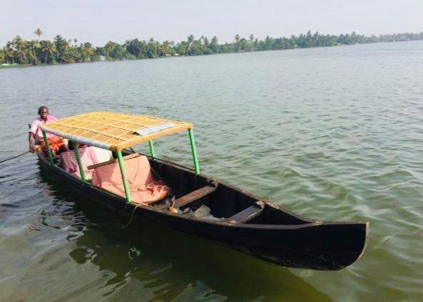 Abru'S Holidays International Travelers Alappuzha Экстерьер фото