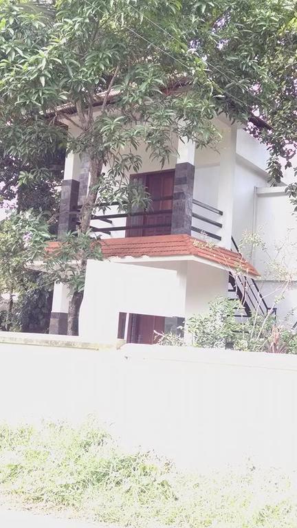 Abru'S Holidays International Travelers Alappuzha Экстерьер фото