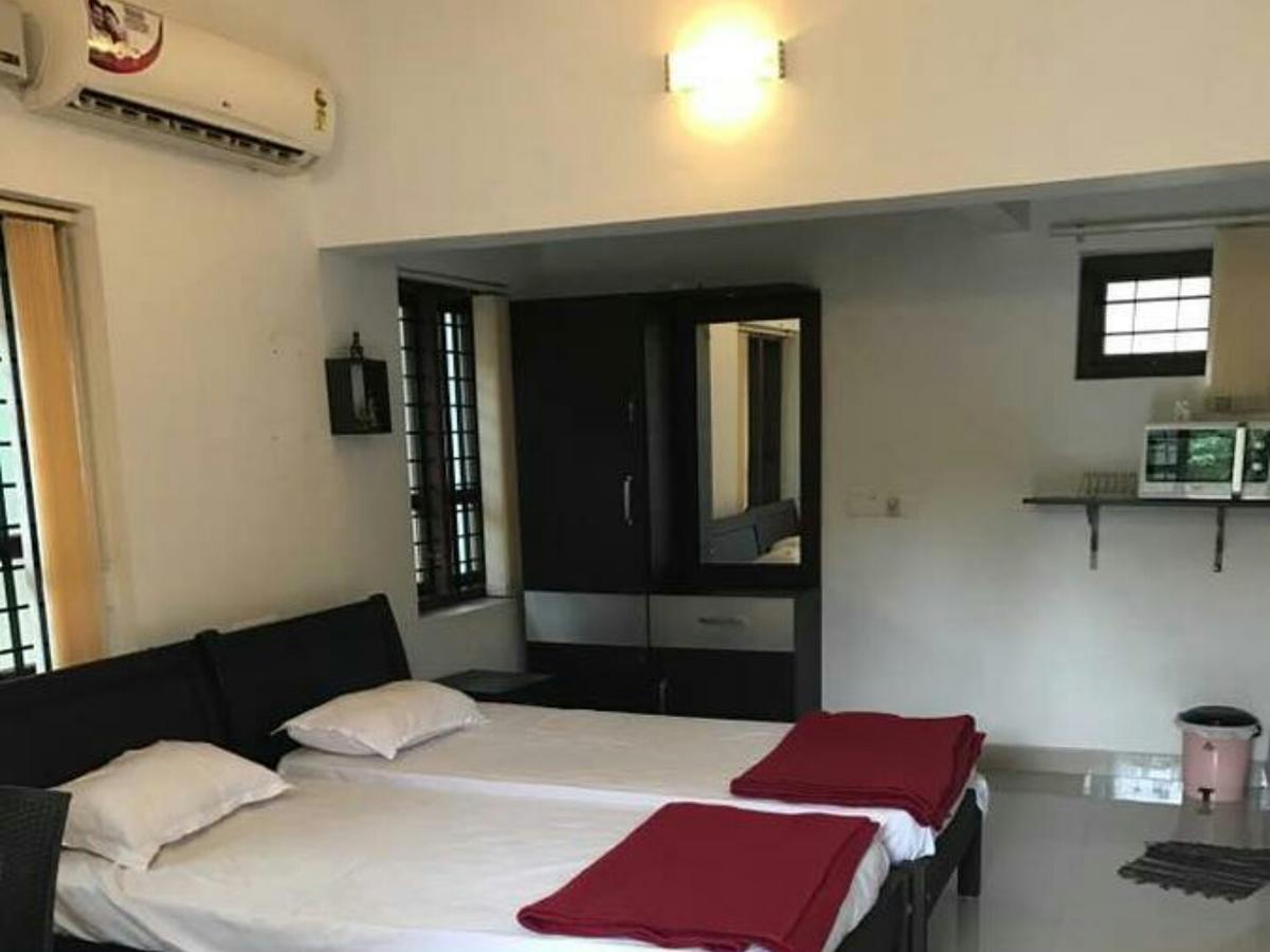 Abru'S Holidays International Travelers Alappuzha Экстерьер фото