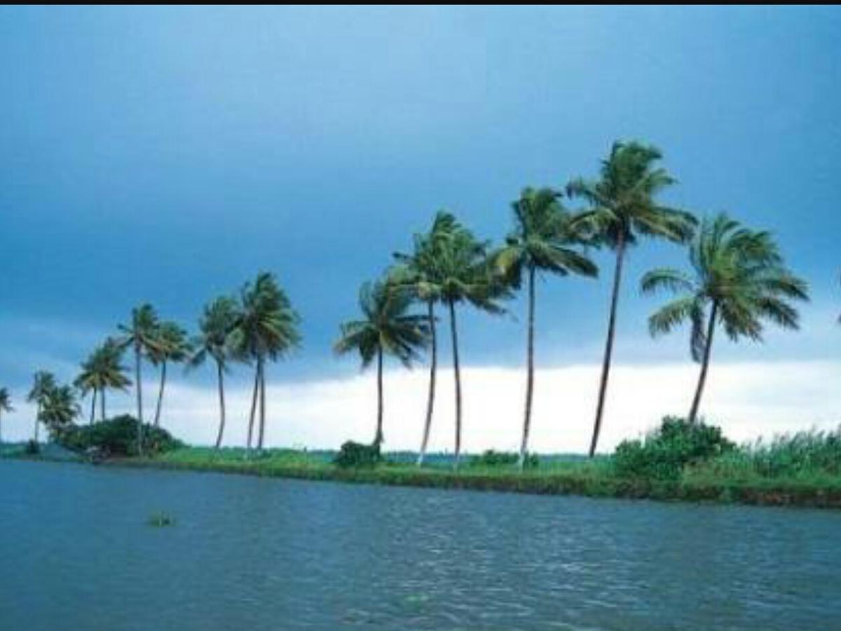 Abru'S Holidays International Travelers Alappuzha Экстерьер фото