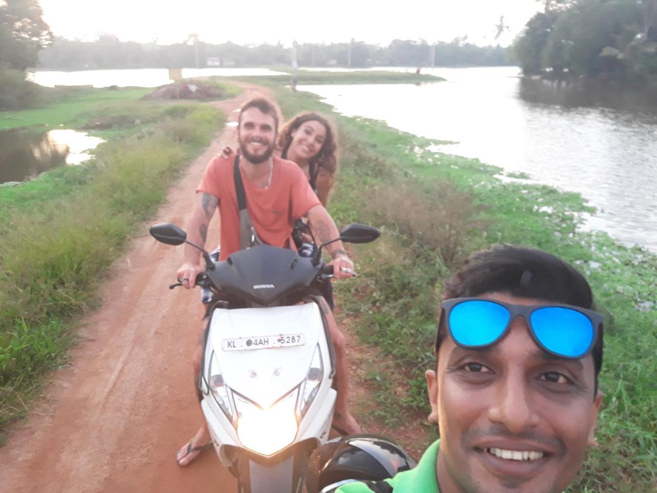 Abru'S Holidays International Travelers Alappuzha Экстерьер фото